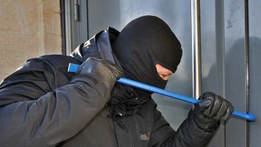La polizia ha arrestato tre ladri nel giro di poche ore La polizia ha arrestato tre ladri nel giro di poche ore