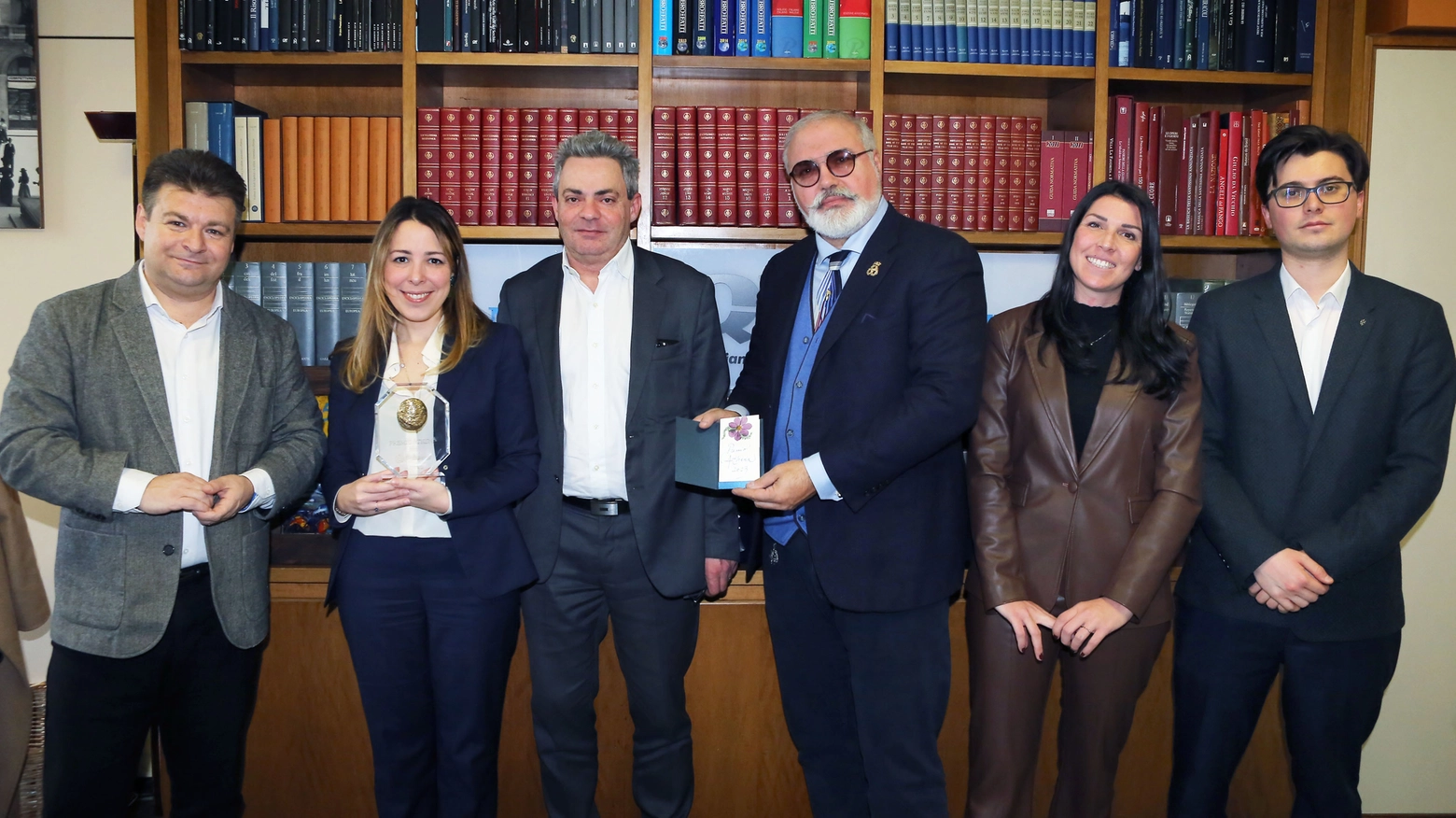 La consegna del premio (foto Marco Mori/New Press Photo)