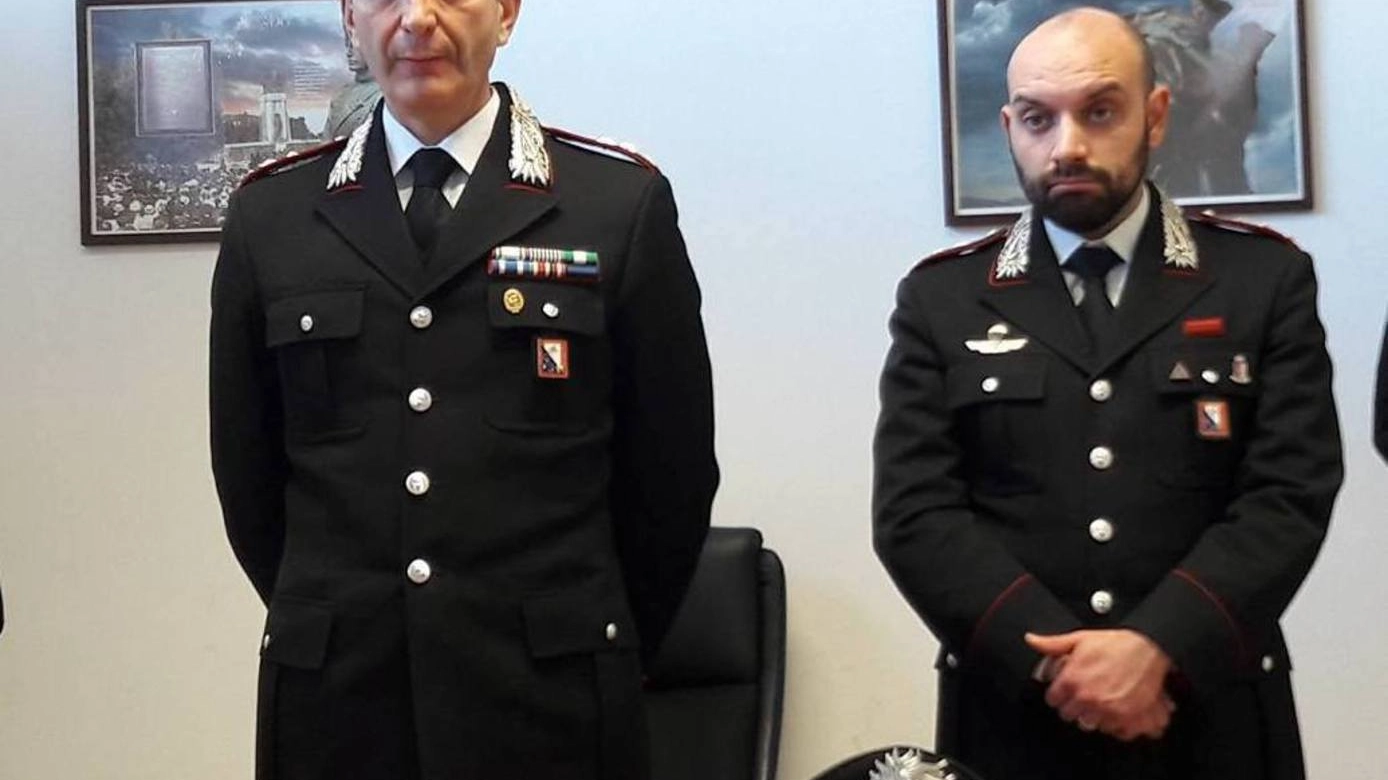 Il tenente colonnello Marco Grandini ed il capitano Vitantonio Sisto durante al conferenza stampa sugli arresti per droga