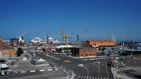uno scorcio del porto di Livorno