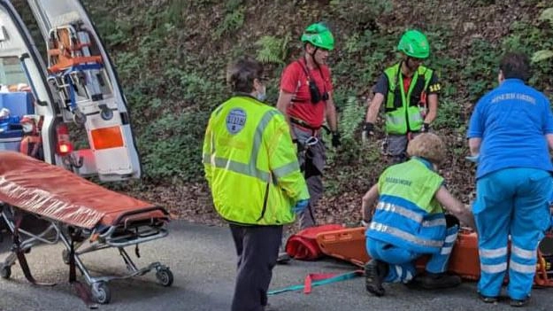 Trauma cranico e ferita a una gamba per un’escursionista Trauma cranico e ferita a una gamba per un’escursionista