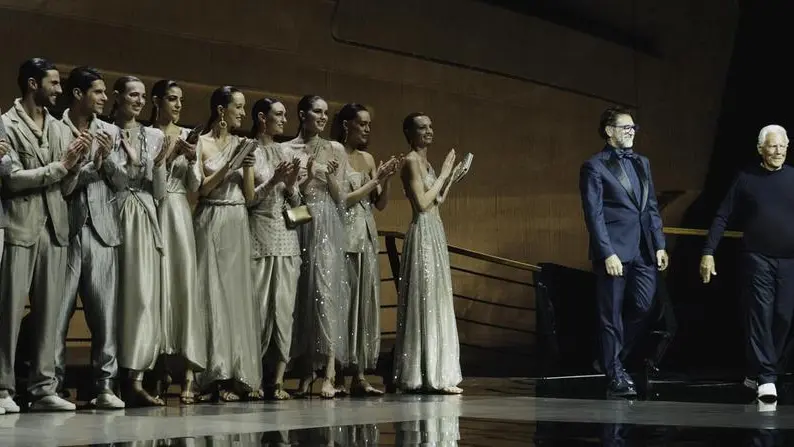 Sfilata di moda,  luci e droni  e cena stellata:    