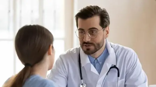 Il medico c’è ma a 30 chilometri  Chiusi, ambulatorio su prenotazione  La vita in salita dei paesi montani