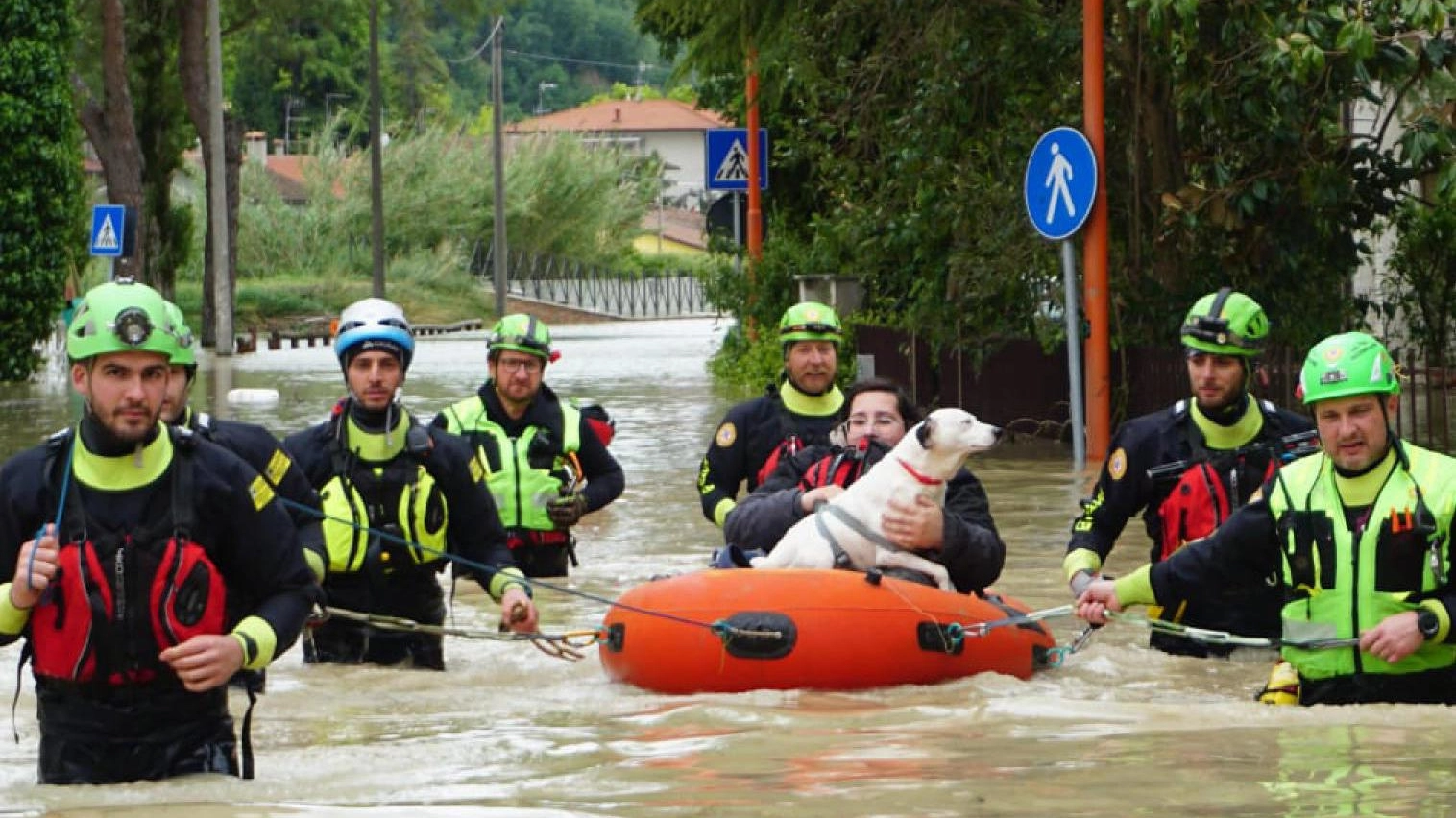 Le associazioni per gli alluvionati  Raccolta aiuti per l’Emilia Romagna