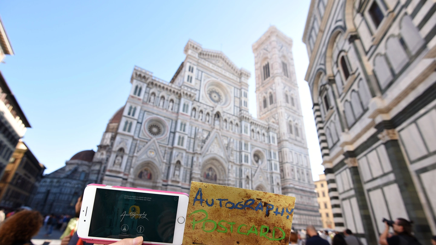Cartoline postali con il Duomo e il campanile di Giotto