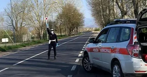 La polizia locale incrocia le braccia: "Impiegati in divisa"
