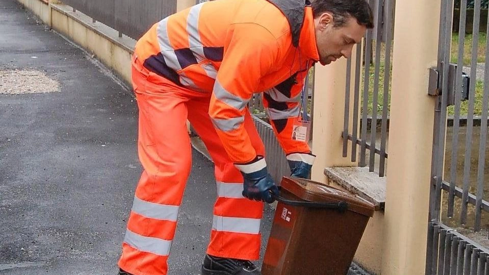 Discariche sul territorio "Anche rifiuti pericolosi disseminati ovunque E la Tari è aumentata..." Discariche sul territorio "Anche rifiuti pericolosi disseminati ovunque E la Tari è aumentata..."