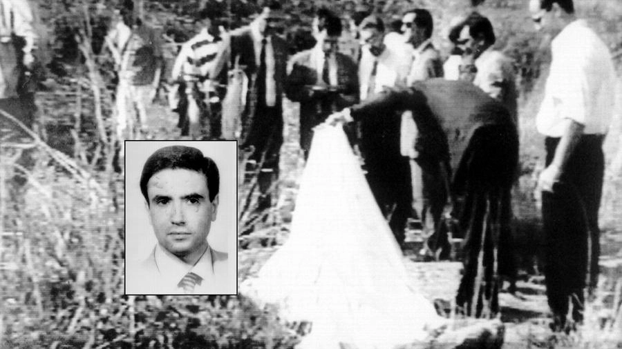 Il luogo dell'omicidio di Rosario Livatino (nel riquadro), nel 1990 (Ansa)