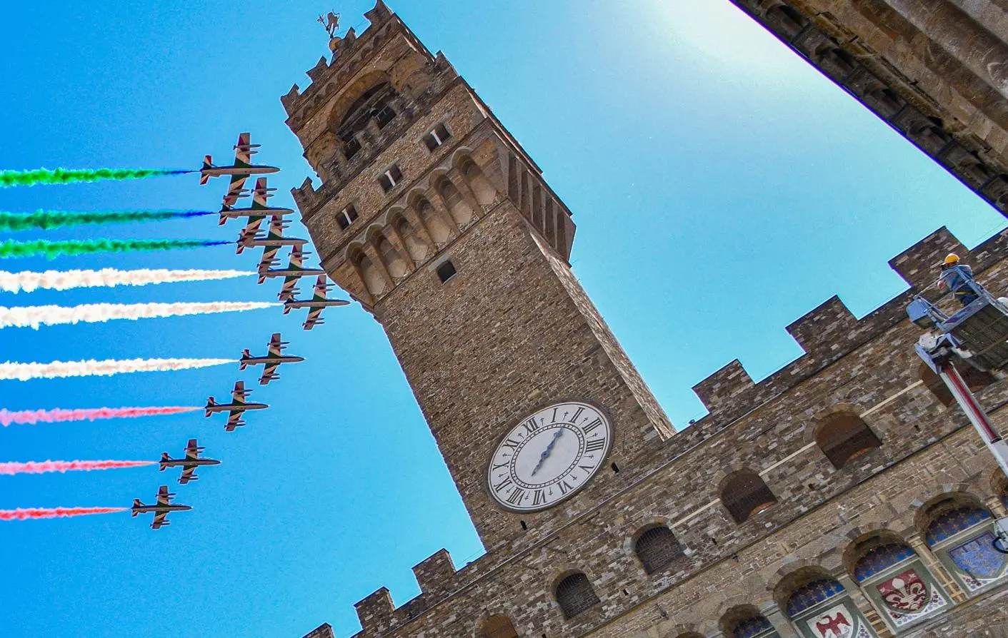 Le frecce tricolori, tutti col naso all’insù Migliaia sui ponti, in piazza e alle finestre