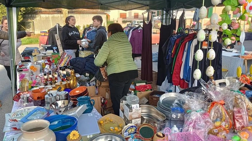 Il mercatino del riuso Quaranta banchi per l’acquisto sostenibile Il mercatino del riuso Quaranta banchi per l’acquisto sostenibile