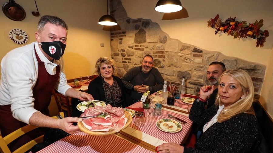 Si torna a pranzo al ristorante (New Press Photo)