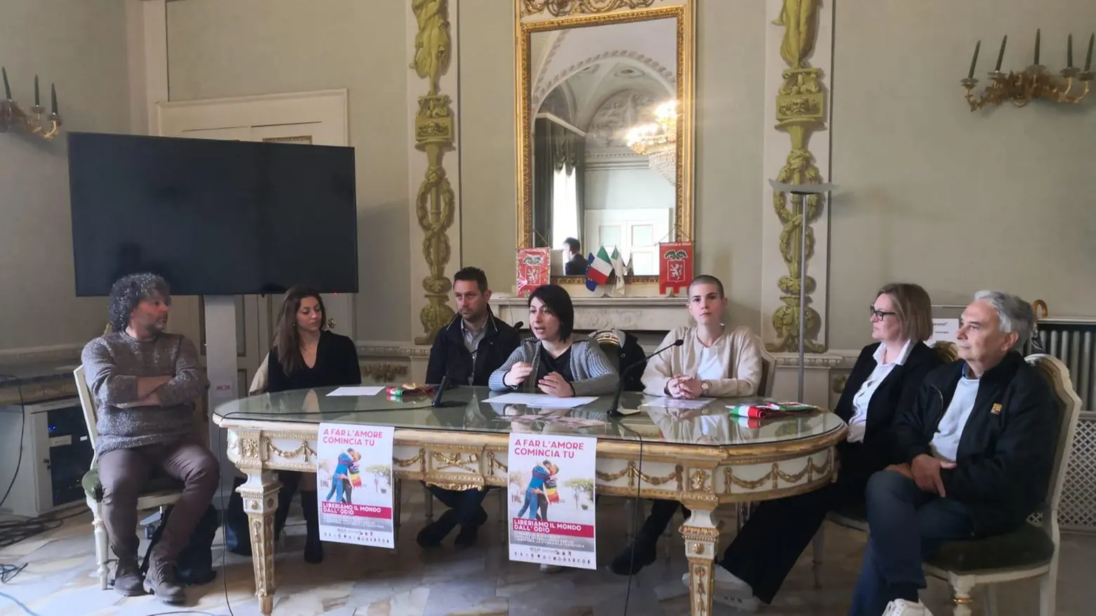 ’Diritti in campo’ Stendardo arcobaleno presidio e flash mob ’Diritti in campo’ Stendardo arcobaleno presidio e flash mob