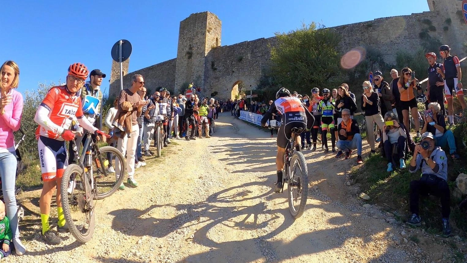 Granfondo Castello di Monteriggioni. Lo sport diventa volàno del turismo Granfondo Castello di Monteriggioni. Lo sport diventa volàno del turismo