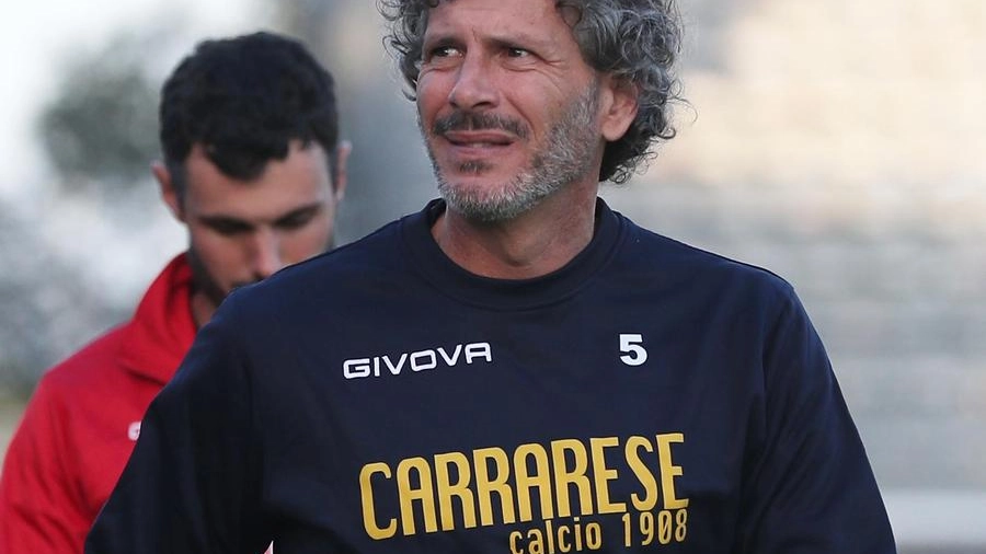 L’allenatore della Carrarese Alessandro Dal Canto 
