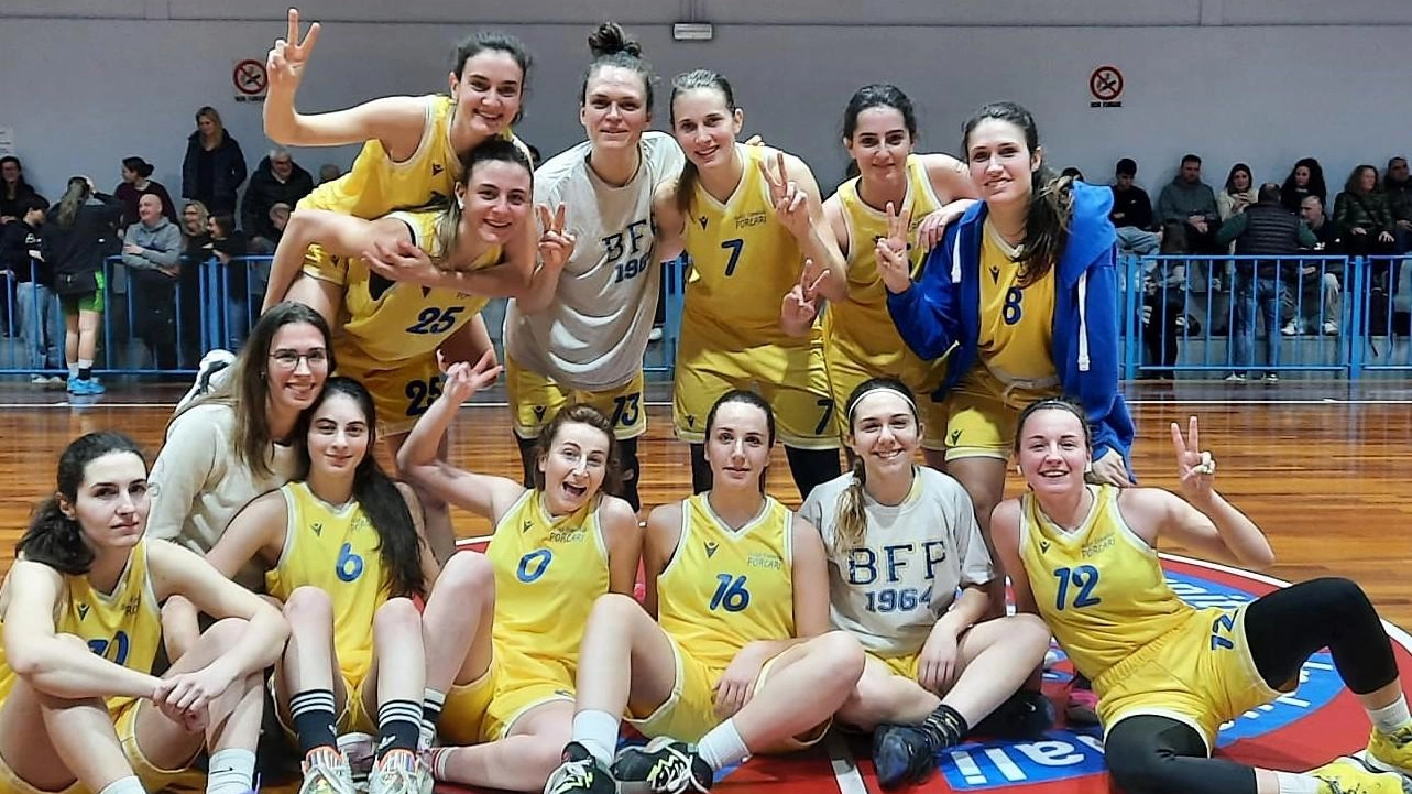 Le gialloblu del Porcari riprendono il vizio... della vittoria Primato in classifica: prime con quattordici punti Le gialloblu del Porcari riprendono il vizio... della vittoria Primato in classifica: prime con quattordici punti