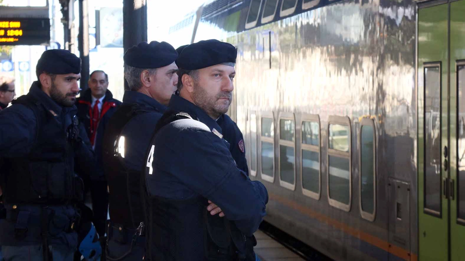 Controlli della polizia alla stazione. Foto Gianni Nucci/Fotocronache Germogli