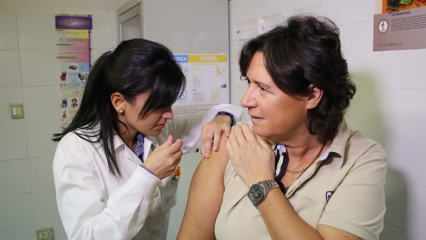 Meningite, anche l'assessore Stefania Saccardi si vaccina (Foto Marco Mori/New Press Photo)