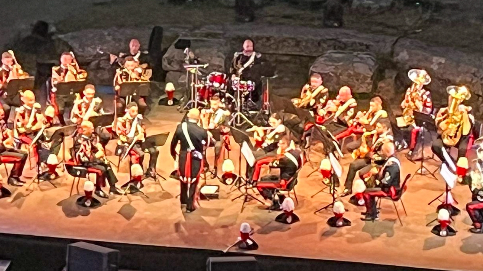 La fanfara dei carabinieri sul palco La fanfara dei carabinieri sul palco