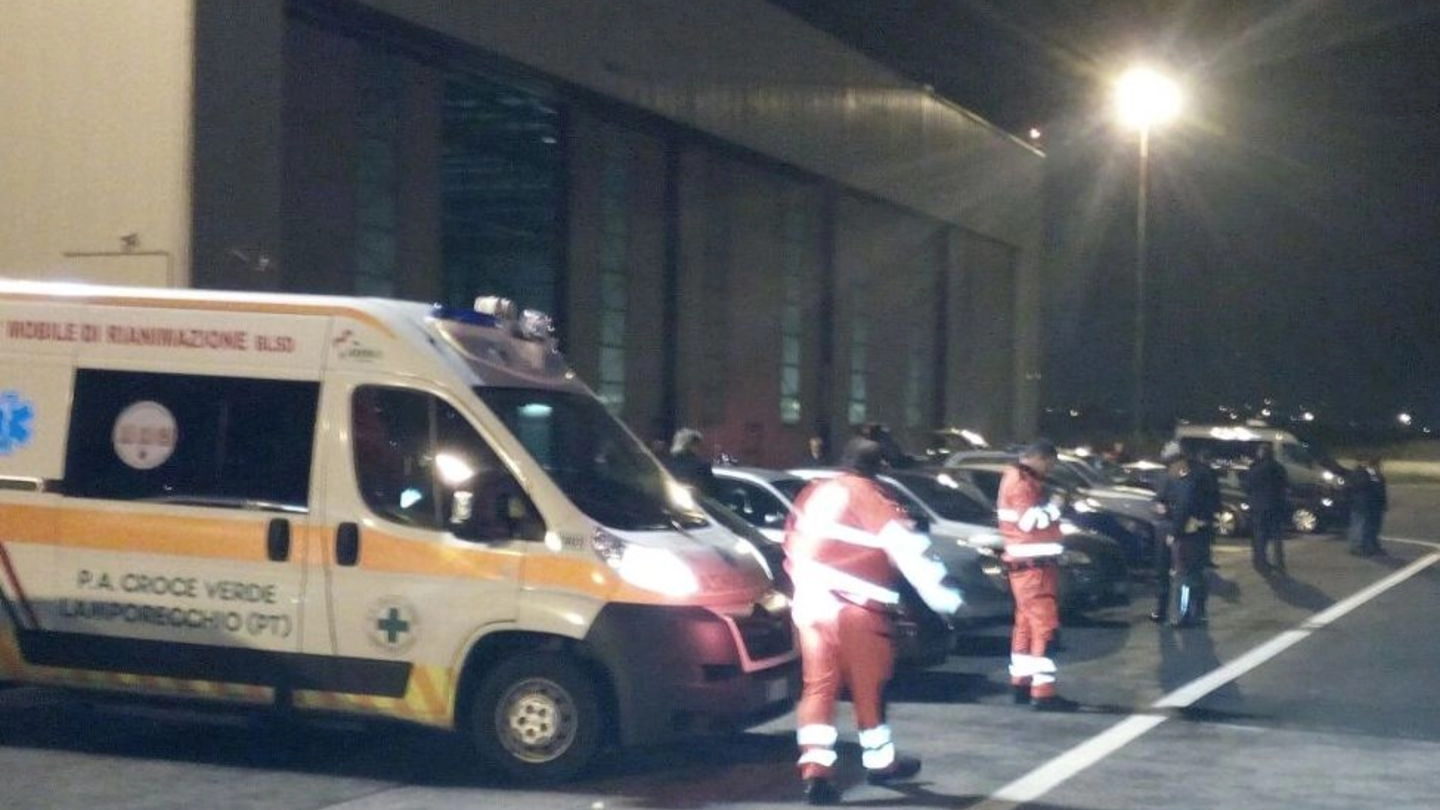 I volontari di Lamporecchio all’aeroporto di Firenze in attesa della ripartenza di Mattarella