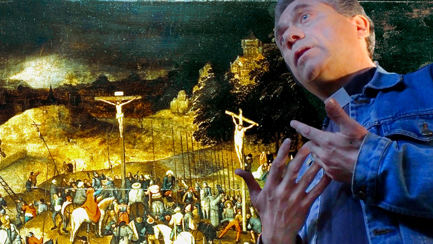 Il parroco don Alessandro Chiantaretto davanti alla Crocifissione di Bruegel il Giovane di cui è stata rubata la copia