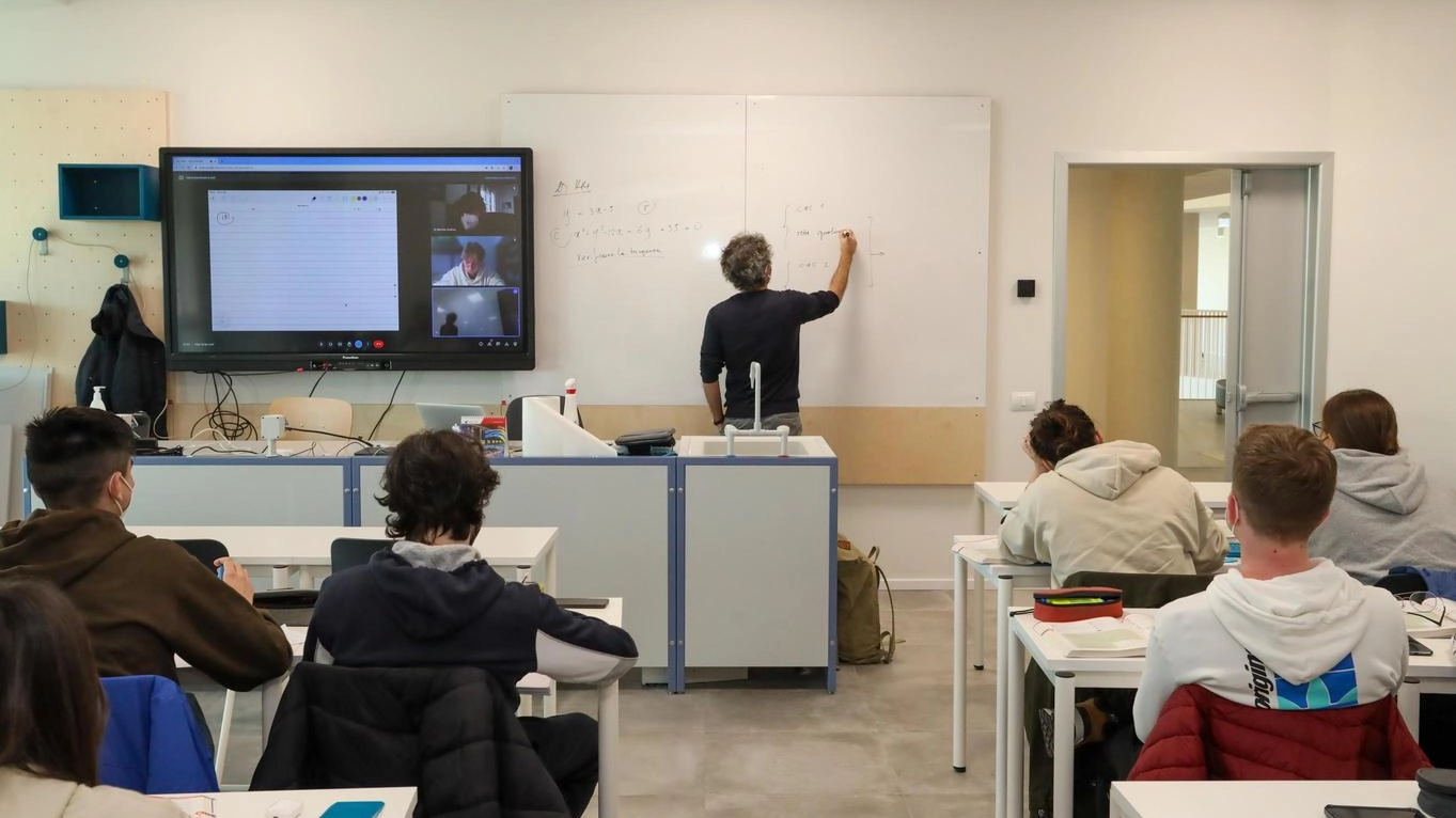 Due classi rientrano al Marconi. Nuovi spazi per chi fa lezioni da casa
