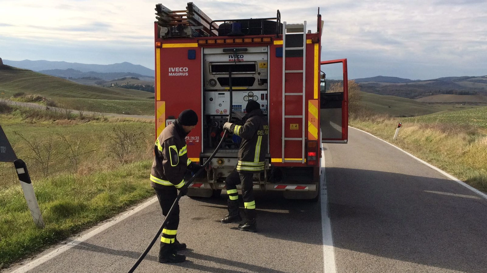 I vigili del fuoco di Saline di Volterra a lavoro