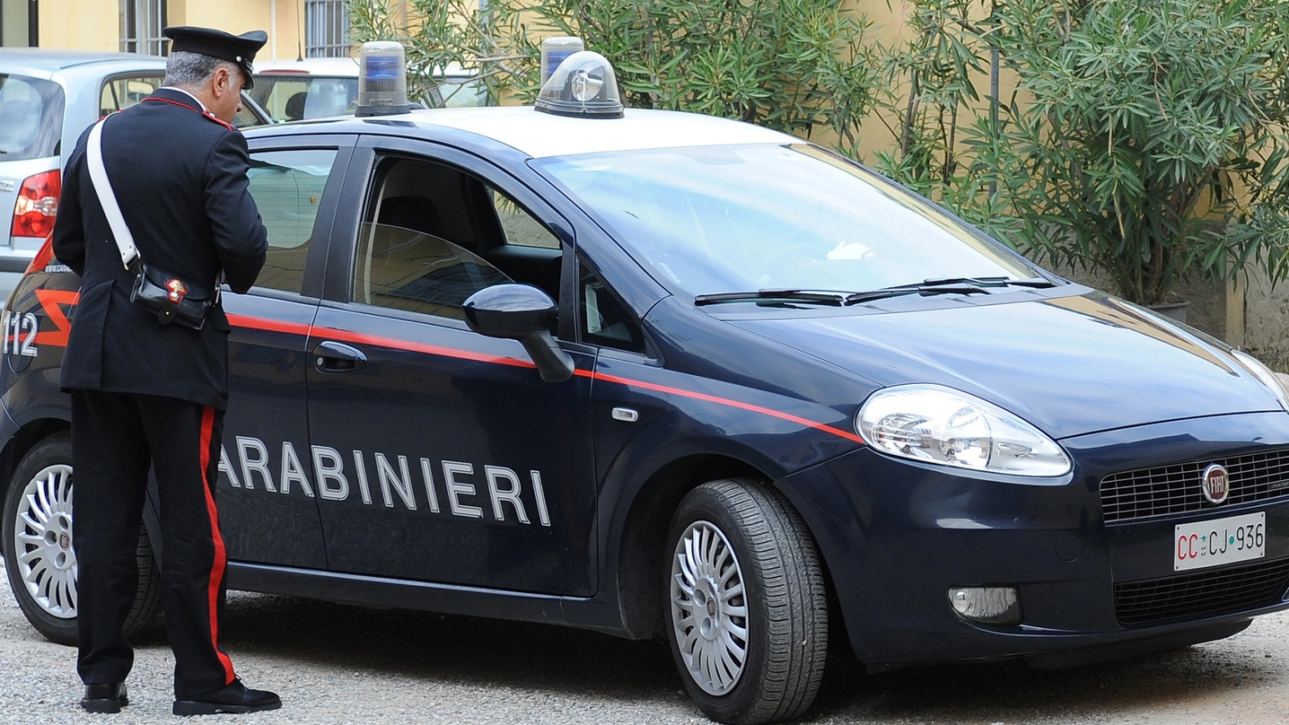 I carabinieri hanno arrestato anche una donnaa