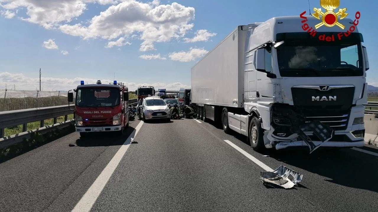 Pasquetta caos in Autosole Tre incidenti e dieci feriti Pasquetta caos in Autosole Tre incidenti e dieci feriti