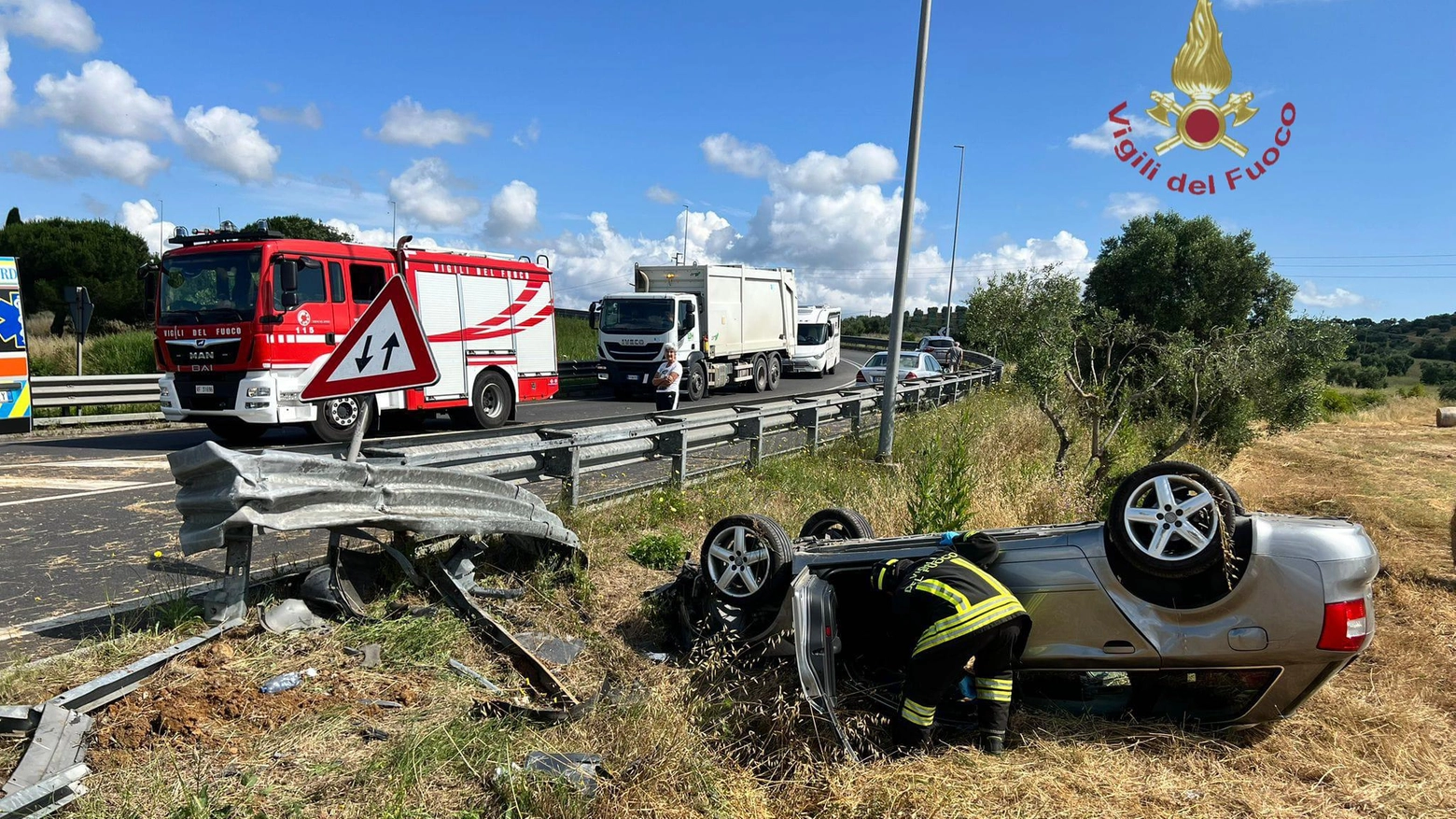 Auto ribalta in un campo  Grave un’anziana