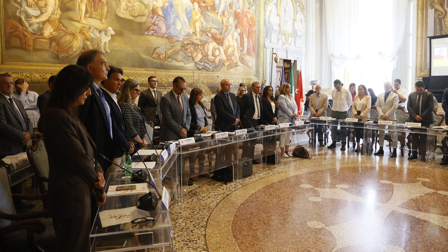 Alcuni consiglieri di opposizione hanno lasciato l’aula durante il minuto di silenzio