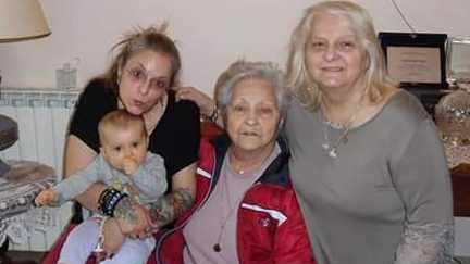 A sinistra Valeria Giuseppa, 90 anni, invalida 
