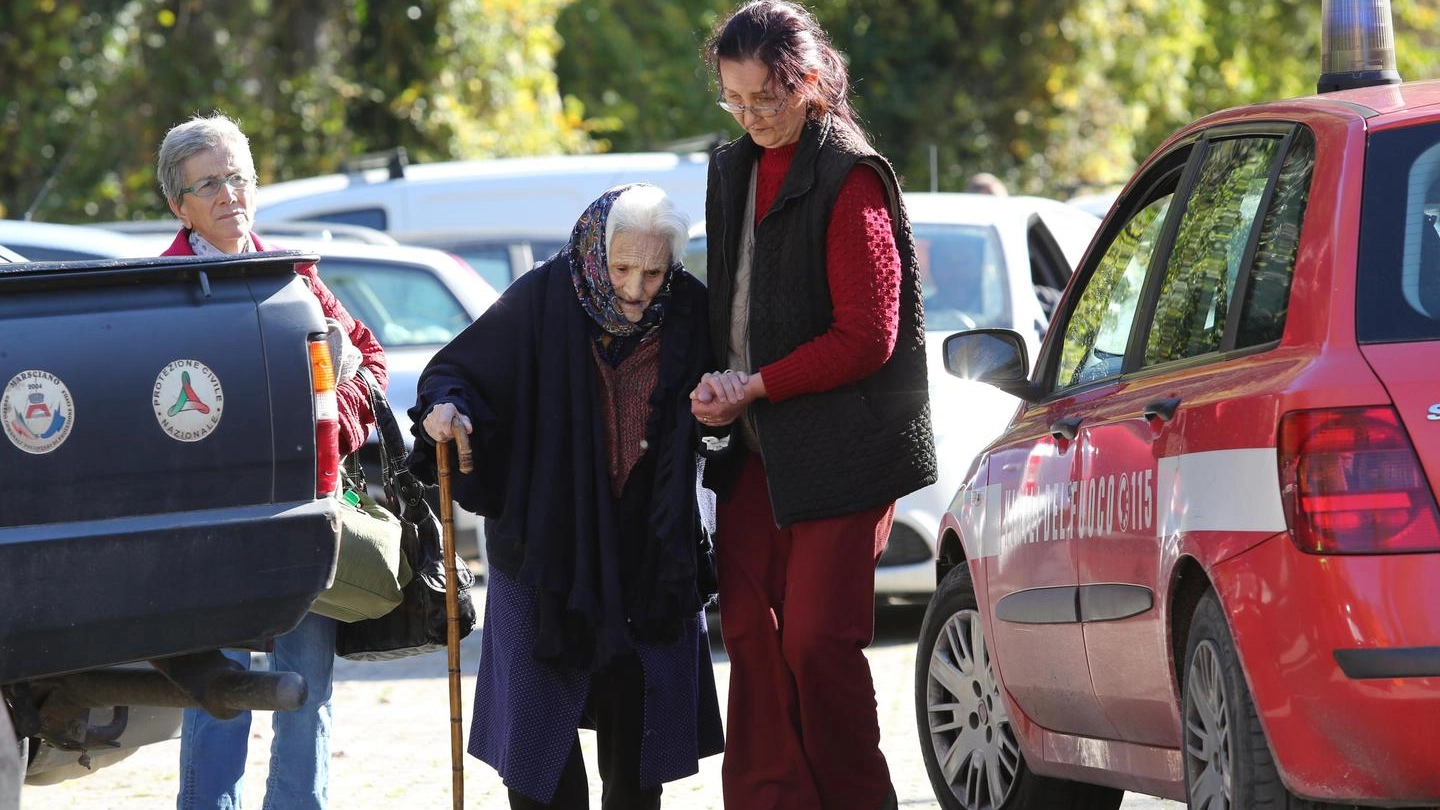 Il soccorso a un'anziana a Preci