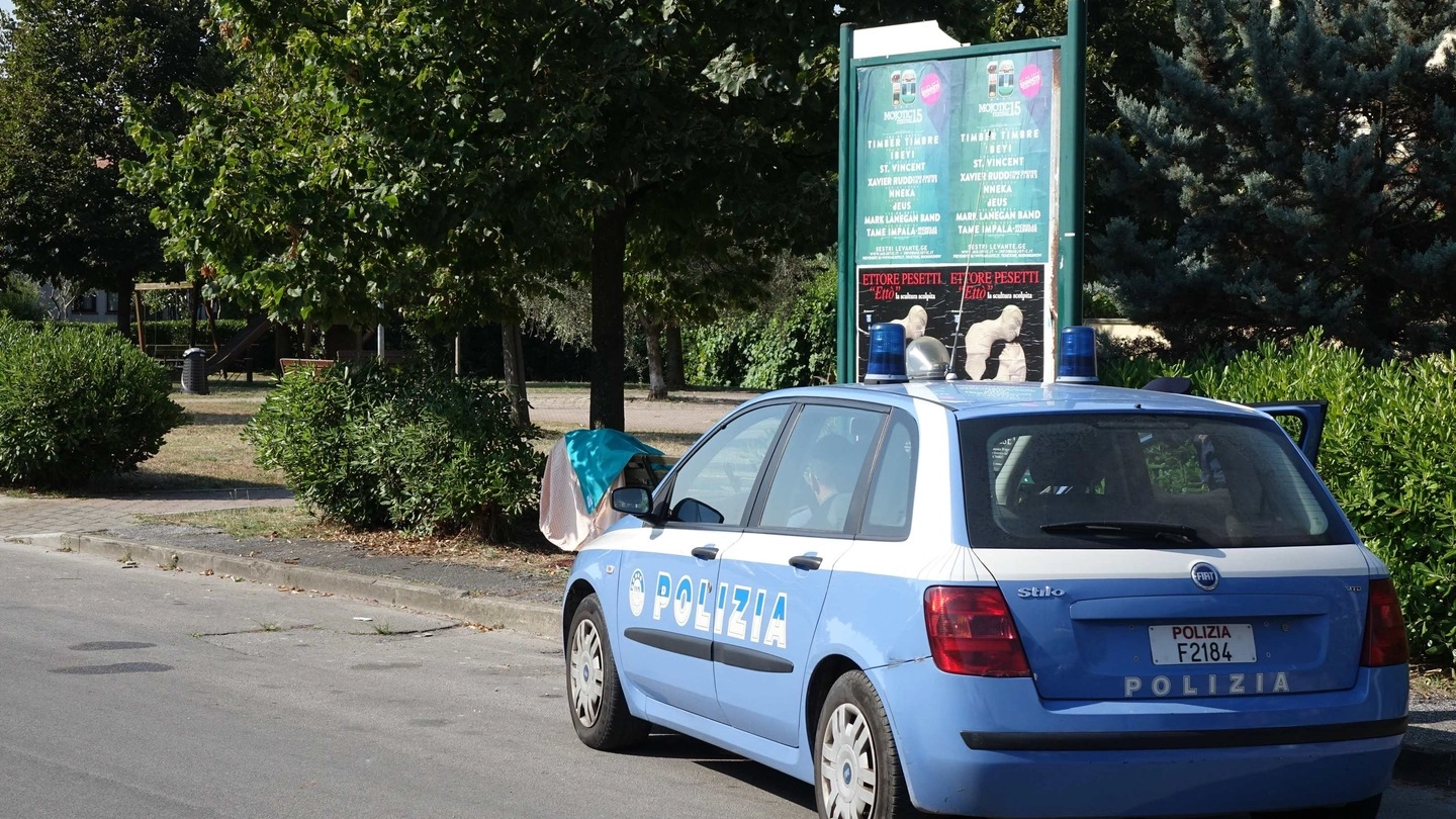 Uccide il suo cane poi si spara, tragedia in un parco a Viareggio (Foto Quartieri)
