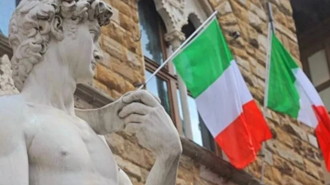 Bandiere d'Italia su Palazzo Vecchio (foto di repertorio)