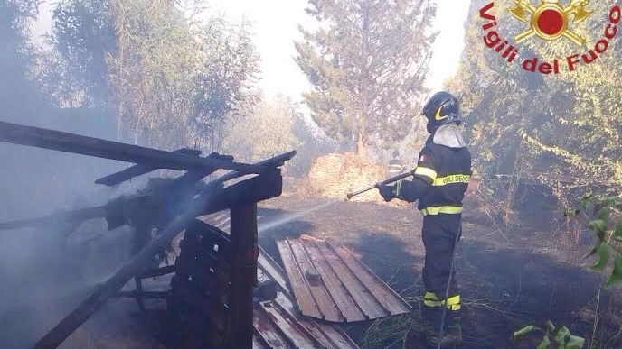 Incendio alla fattoria San Quintino (Foto Vigili del fuoco)