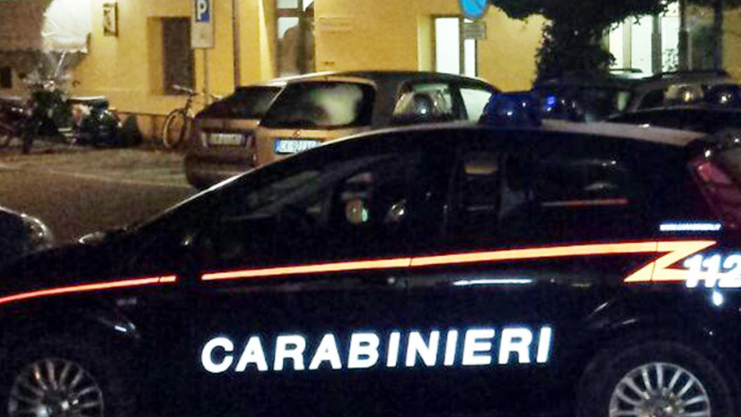 Carabinieri al lavoro di sera e di notte per garantire la sicurezza dei cittadini (foto di repertorio)