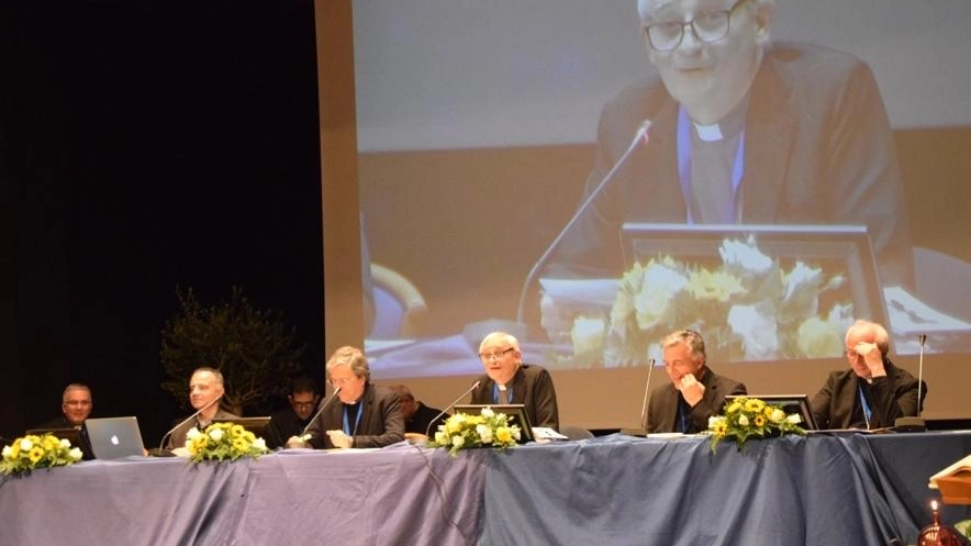 Cei, da Assisi appello alla pace. Oltre 200 vescovi in assemblea: "Le lacrime sono tutte uguali"