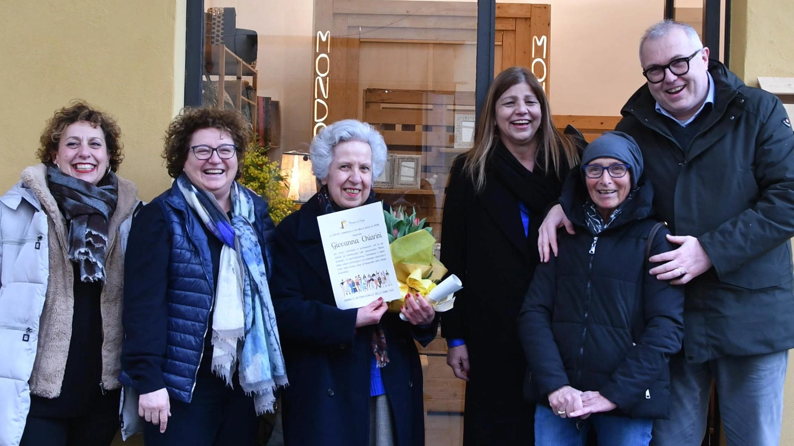 Un premio a Giovanna "Io, jolly dei volontari al centro equo solidale" Un premio a Giovanna "Io, jolly dei volontari al centro equo solidale"
