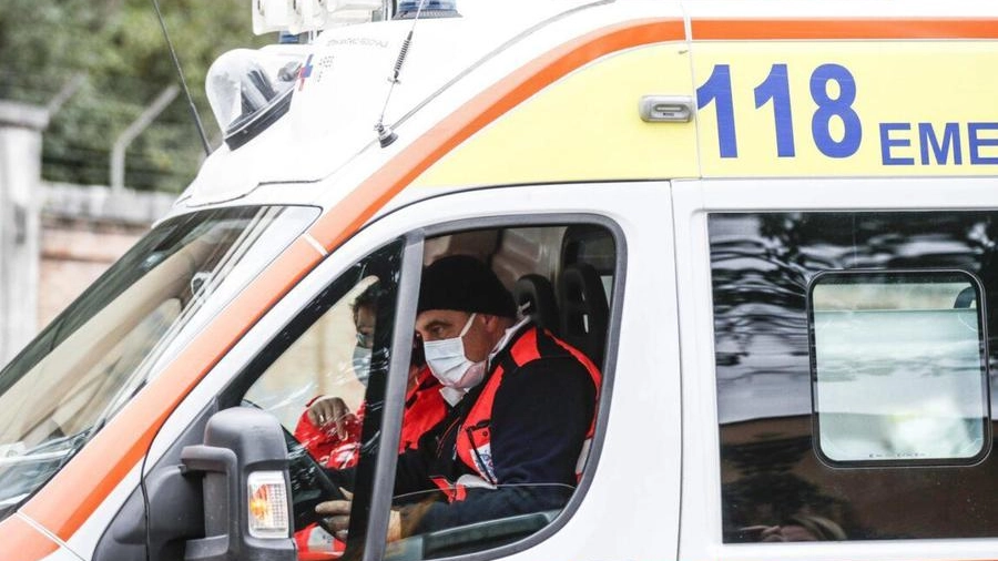La donna è stata soccorsa con un'ambulanza del 118 (foto di repertorio)