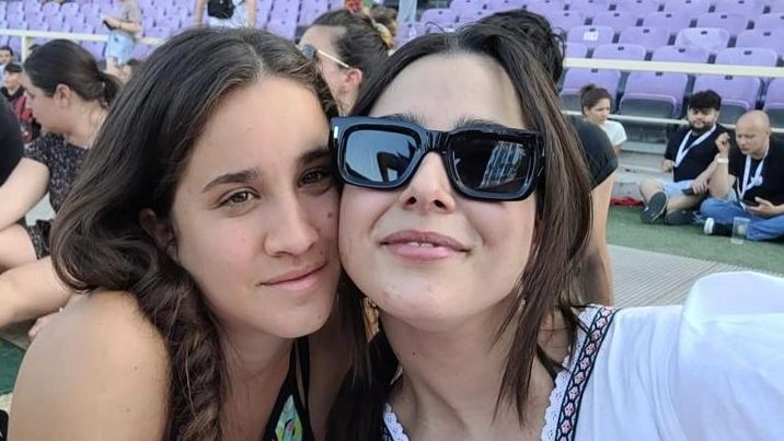 La giovane morta in un incidente d’auto voleva aiutare gli altri. In suo ricordo è nata un’associazione che ha consegnato borse di studio. La prima a volare per la missione la sua collega di università