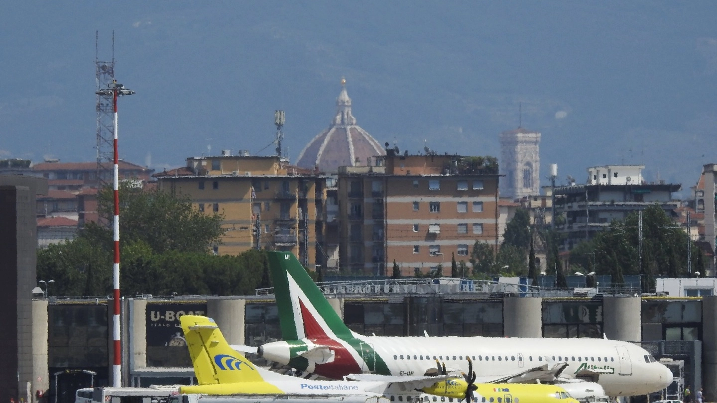 Un'immagine dell'aeroporto di Firenze (Moggi/New Press Photo)