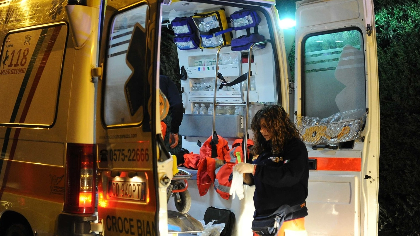 Un’ambulanza ha soccorso il piccino (foto d’archivio)