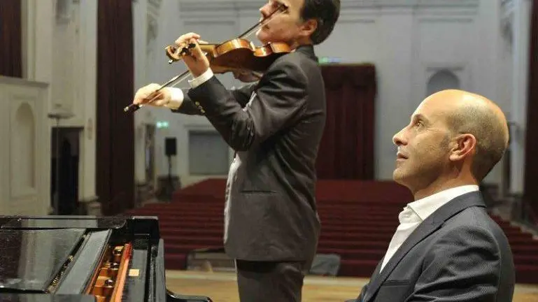 Trio moderno per  violino, percussioni e piano