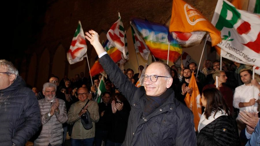 Il segretario del Pd chiude la campagna elettorale in Toscana