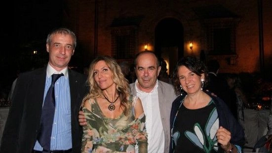 ORGANIZZATRICE Nella foto Rita Rocconi (seconda da sin) con l’architetto Paolo Leonelli e  Tiziana Frescobaldi 
