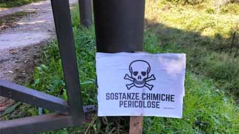 In alcune zone del fiume sono stati affissi dei manifesti che avvertono del pericolo, ma l’agenzia regionale per l’ambiente smentisce di averli fatti mettere