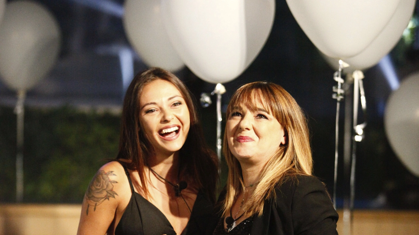Martina Nasoni con la mamma (Endemol Shine Italy)