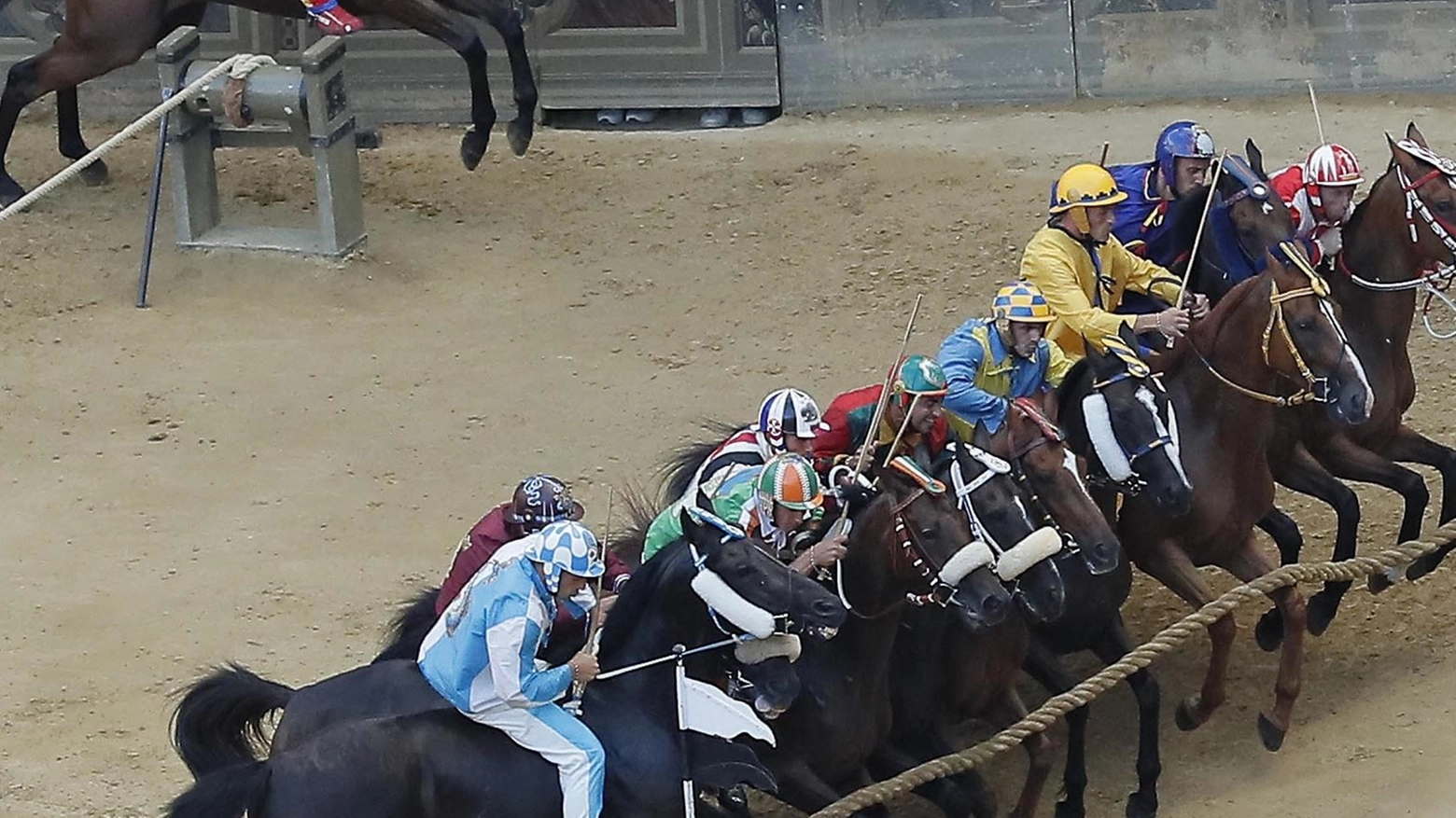 Scompiglio replica alle accuse: "Non ho atteso 40 minuti ad entrare. La rincorsa a chiamata non è Palio" Scompiglio replica alle accuse: "Non ho atteso 40 minuti ad entrare. La rincorsa a chiamata non è Palio"