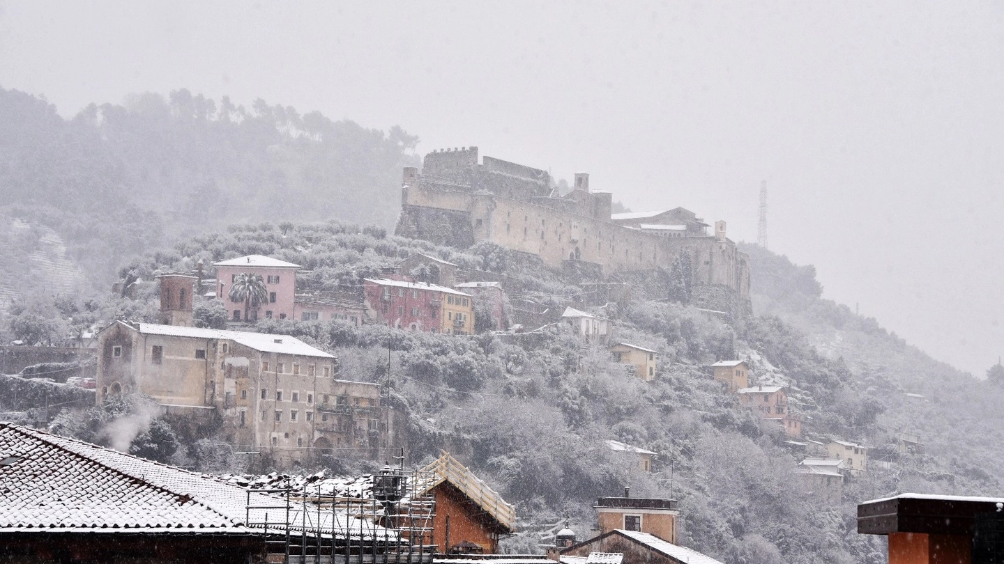 Neve anche in provincia di Massa Carrara (Nizza)