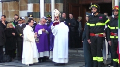 Il vescovo Agostinelli alla festa dei vigili  del  fuoco